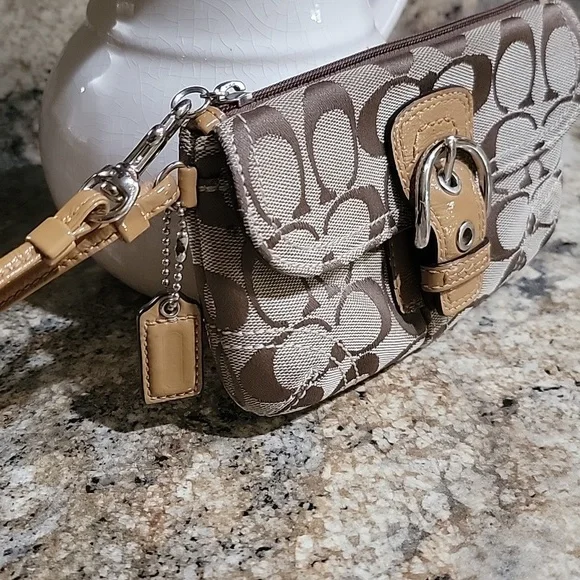 Coach signature wristlet - Picture 2 of 4